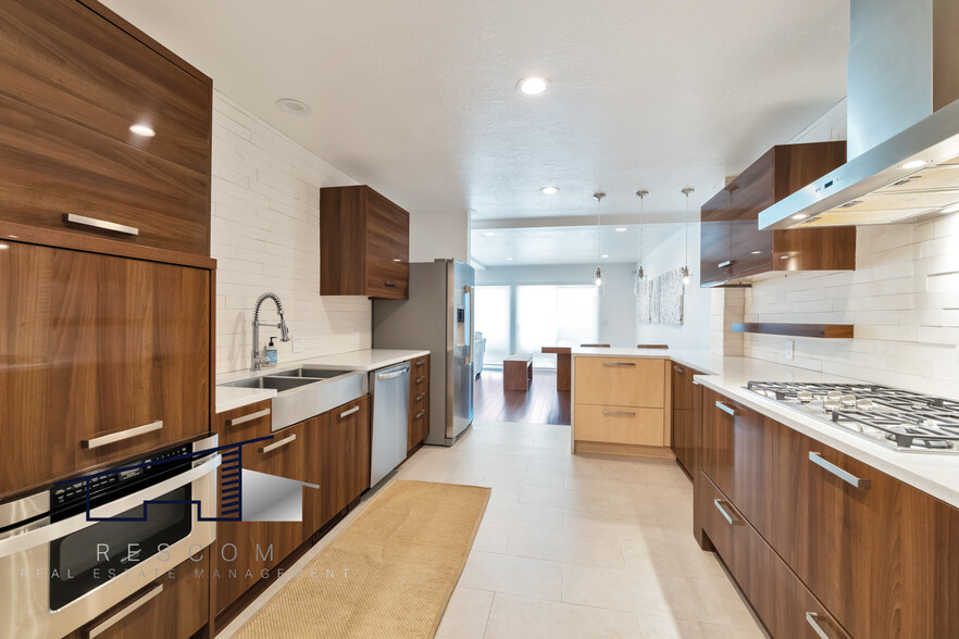 Building Photo - 5091 Ridgedale Dr