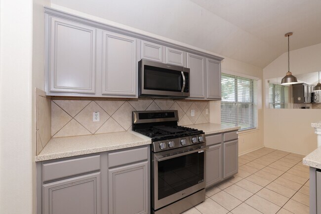 Building Photo - 7 N Regan Mead Cir