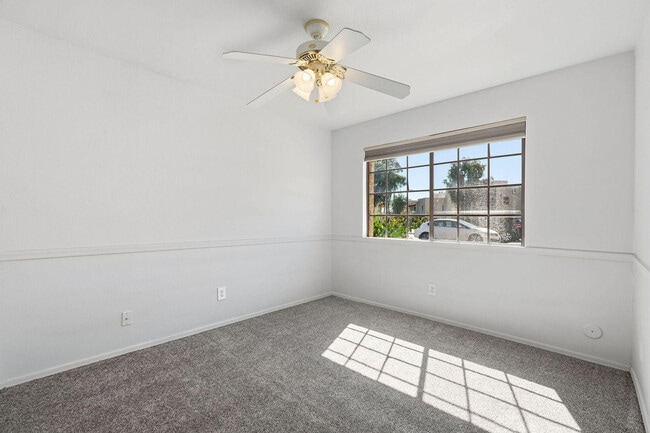 Building Photo - 2020 W Union Hills Dr