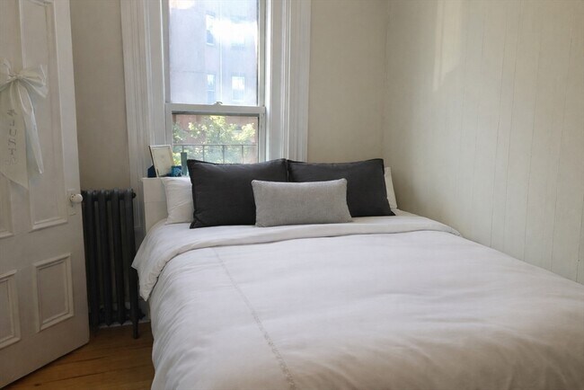 Building Photo - 217 Newbury St