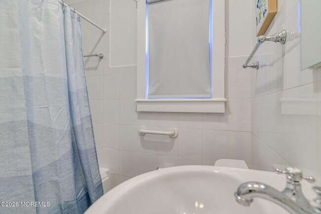 Building Photo - 26 Heck Ave