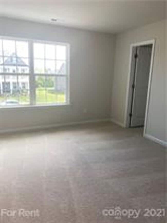 Building Photo - New Home in Desirable Palisades!