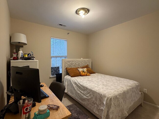 Building Photo - Spacious 4-Bedroom Rental Home with Garage