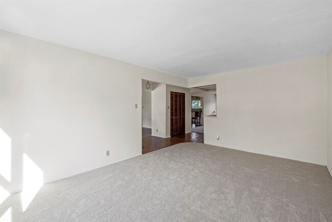 Building Photo - 1109 Brittany Pkwy