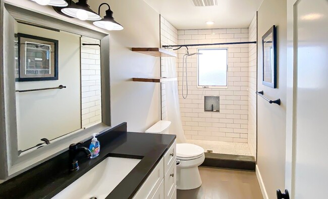 Building Photo - Freeman