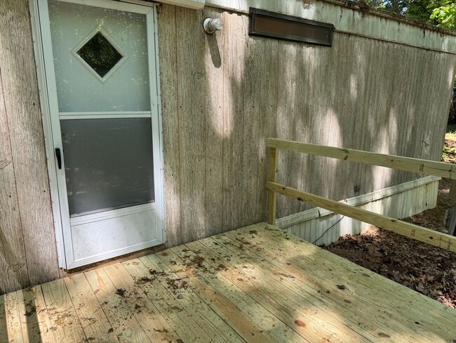 Building Photo - Two Bedroom Single Wide in Troutman