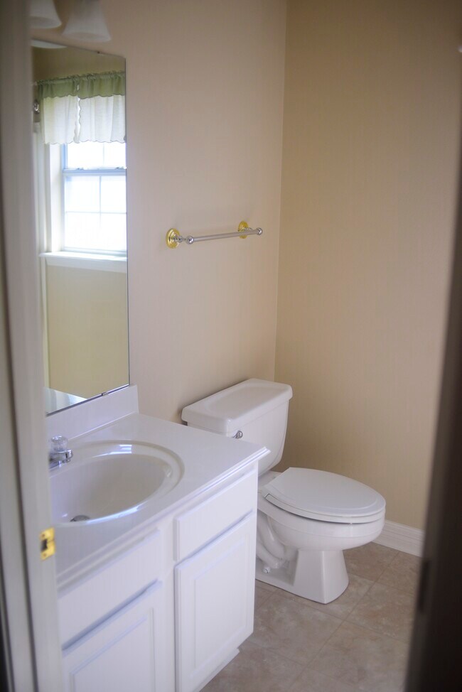Building Photo - 122 Palisade Ln