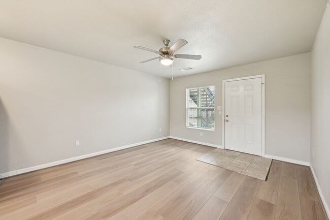 Building Photo - 254 Plez Morgan Dr