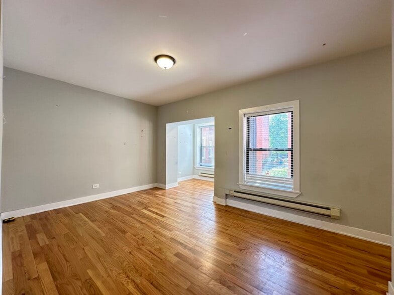 Building Photo - 4425 N Wolcott Ave