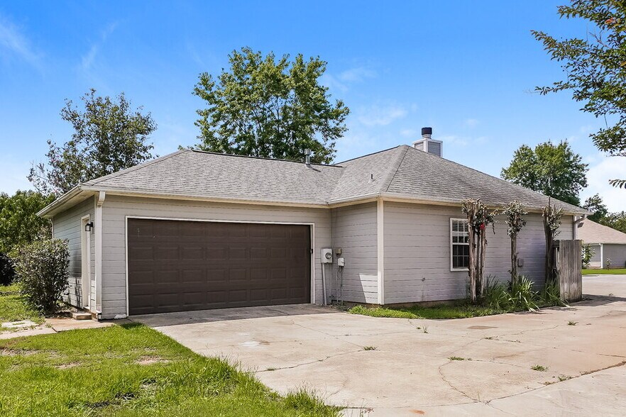 Building Photo - 186 Cedar Bend Dr