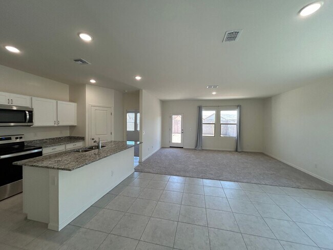 Building Photo - 4 BR, 3 bath, Beautiful Maricopa home in p...