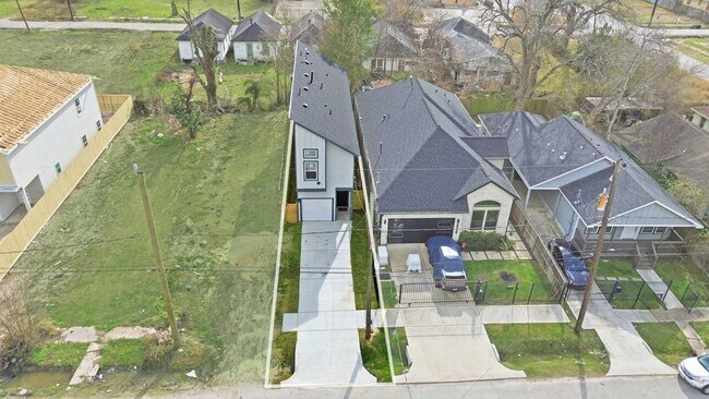 Building Photo - 3320 Francis St