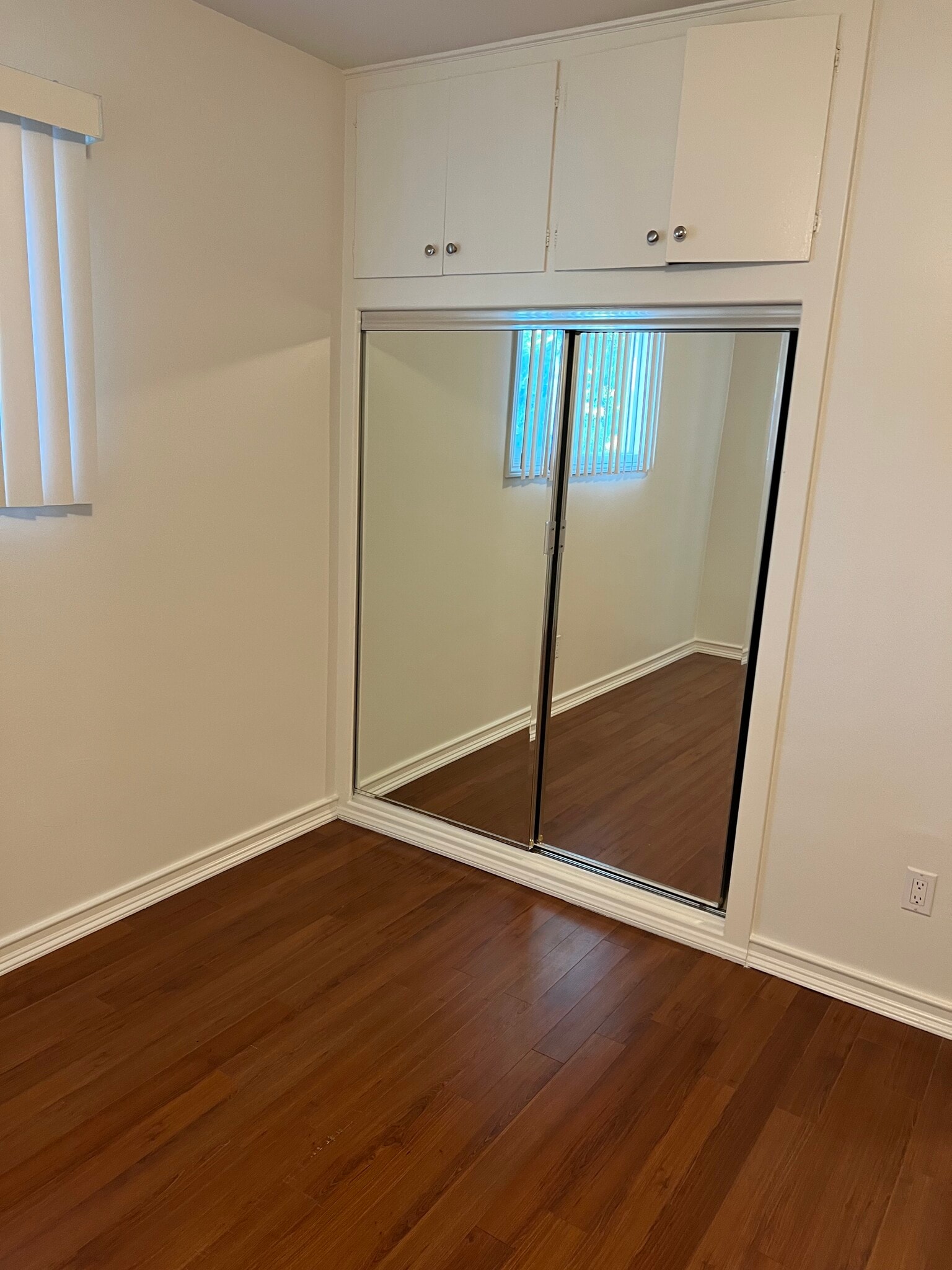 Building Photo - 1712 Barry Ave