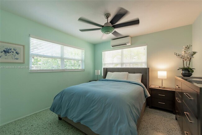 Building Photo - 3327 NE 15th Ct