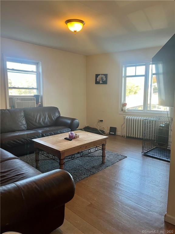 Building Photo - 115 Main St