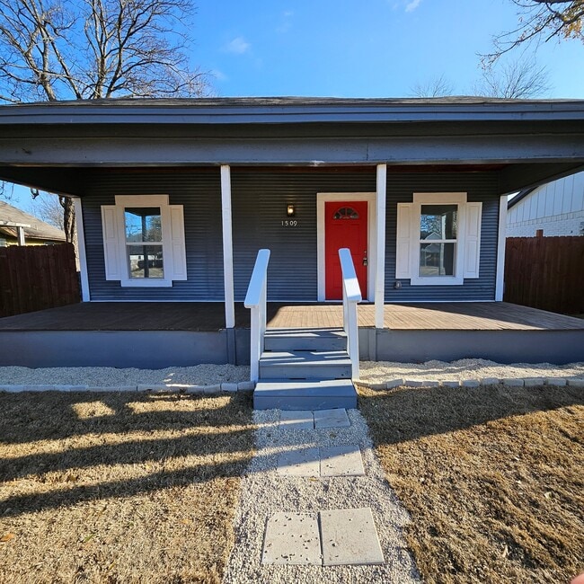 Building Photo - 1509 W Collin St