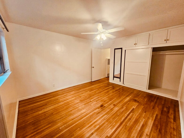 Building Photo - 1850 N La Brea Ave