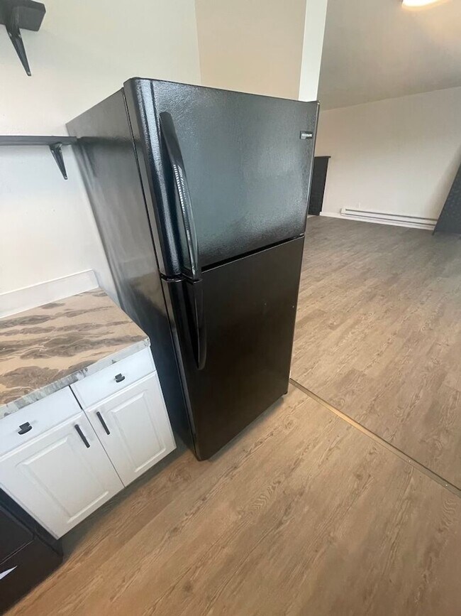 Building Photo - ? Move-In Special – $750 Off 1st Month’s R...