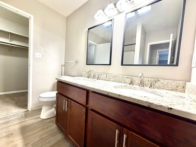 Building Photo - Quiet & Private Condo Retreat in the Heart...