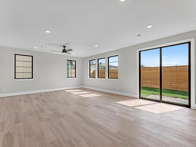 Building Photo - 12038 Royal Oaks Banner Wy