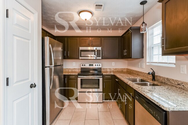 Building Photo - 2053 Oak Terrace Dr SE