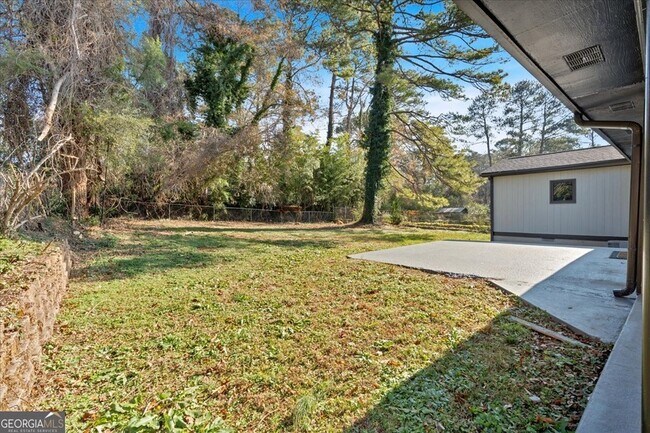 Building Photo - 2142 Cloverdale Dr SE