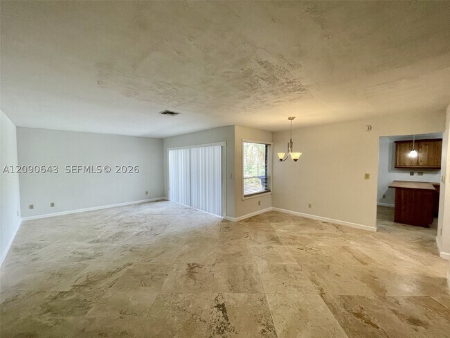 Building Photo - 2160 Bayberry Dr
