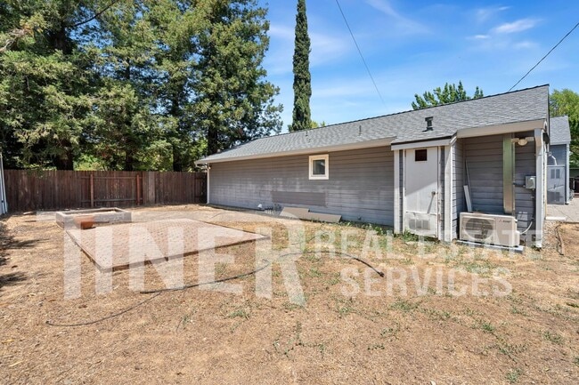 Building Photo - 652 Dittmar Way