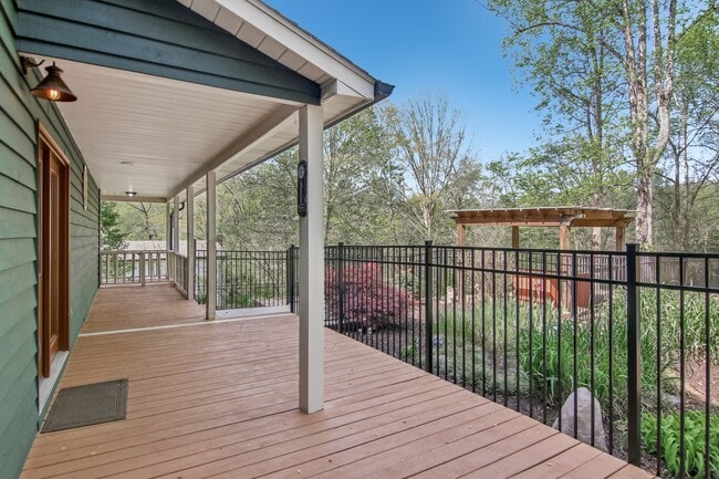 Building Photo - 11 Timothy Ln