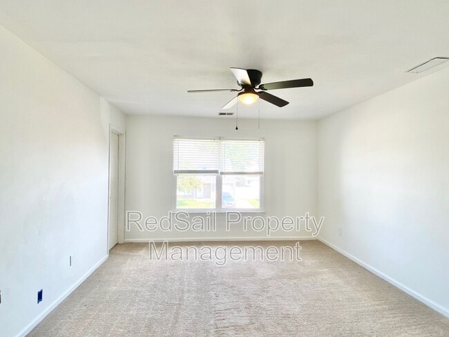 Building Photo - 5525 Fair Oaks Dr