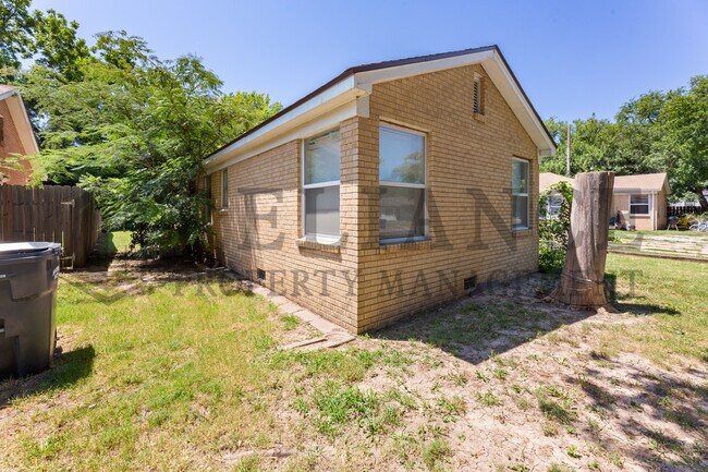 Building Photo - 4912 E Morris St