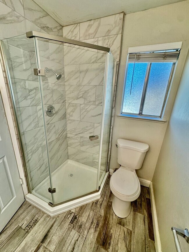 Building Photo - Spacious 2BD/2BTH with Private 2 Car Garage! (2nd Floor)