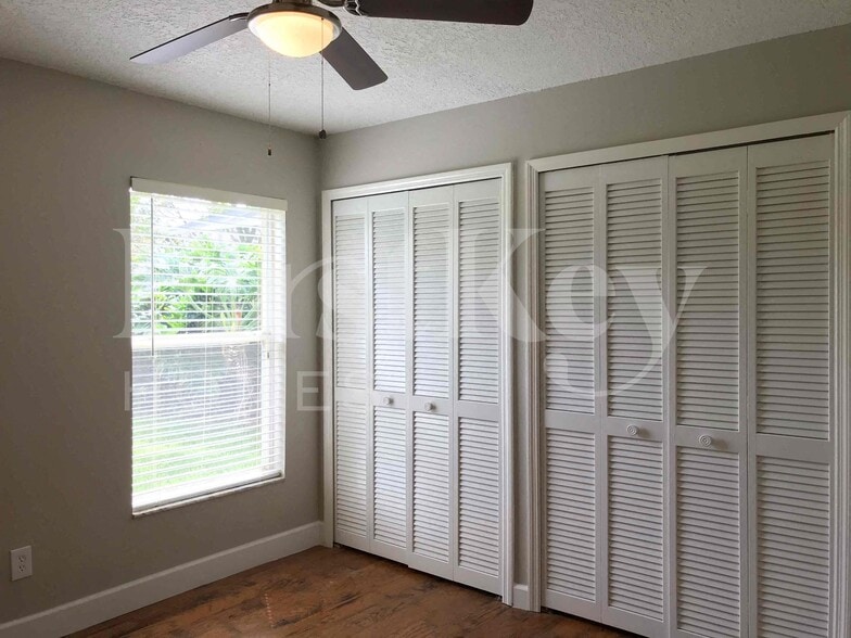 Building Photo - 3600 Molona Dr