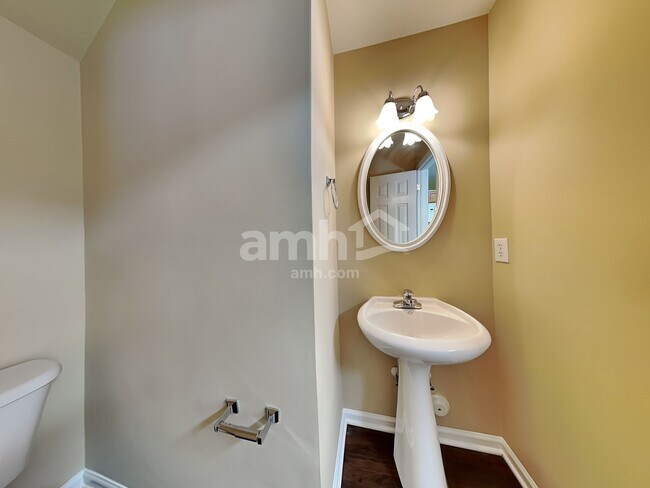 Building Photo - 14 Bluestem Ct