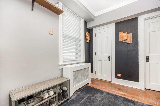 Building Photo - 312 Ellington Ave E