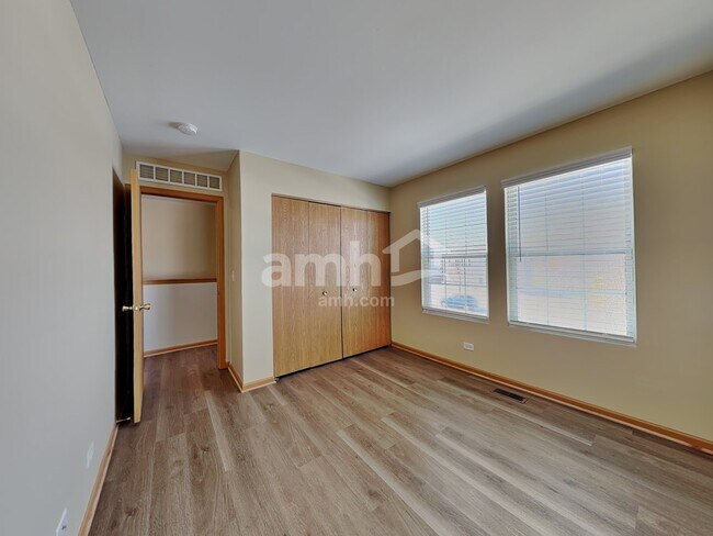 Building Photo - 39861 Waterloo Dr