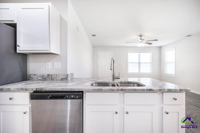 Building Photo - 101 Shasta Dr