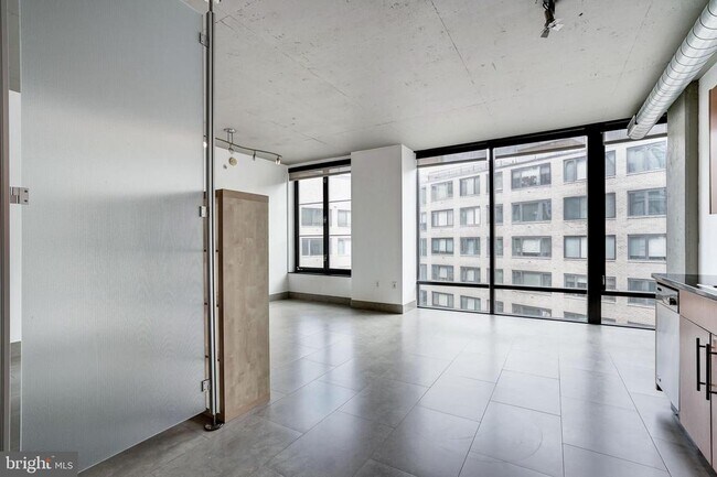 Primary Photo - 1133 14th St NW