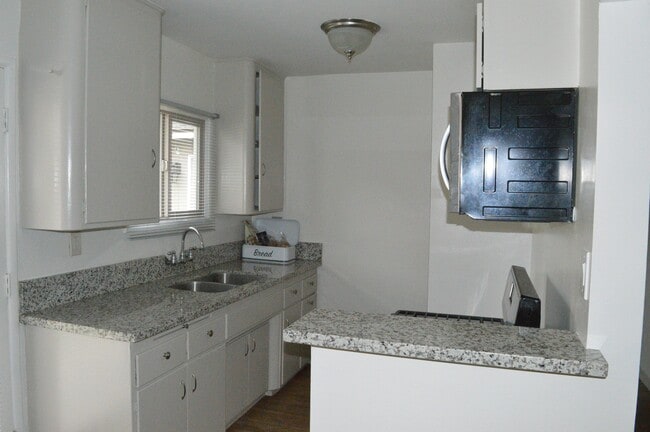 Building Photo - 214 S Bandy Ave