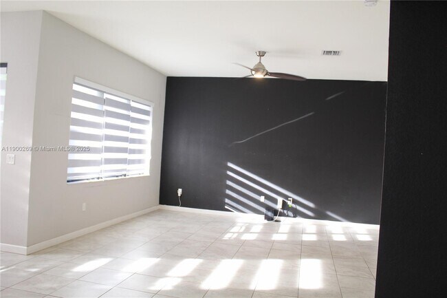 Building Photo - 25096 SW 118th Ave