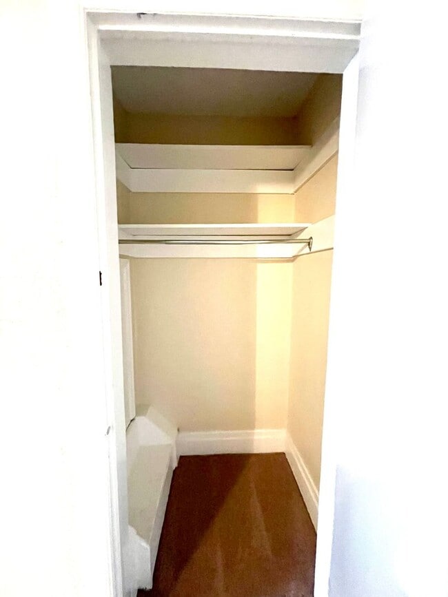 Building Photo - Large House with A/C, deck, updated kitchen, laundry, pet friendly September 1st