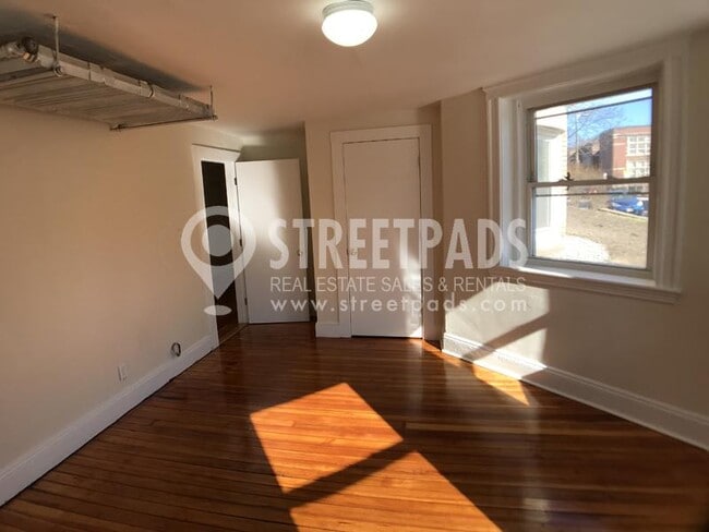 Building Photo - 3 bedroom in Boston MA 02135