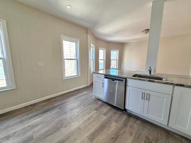 Building Photo - 21 Oakland Ave