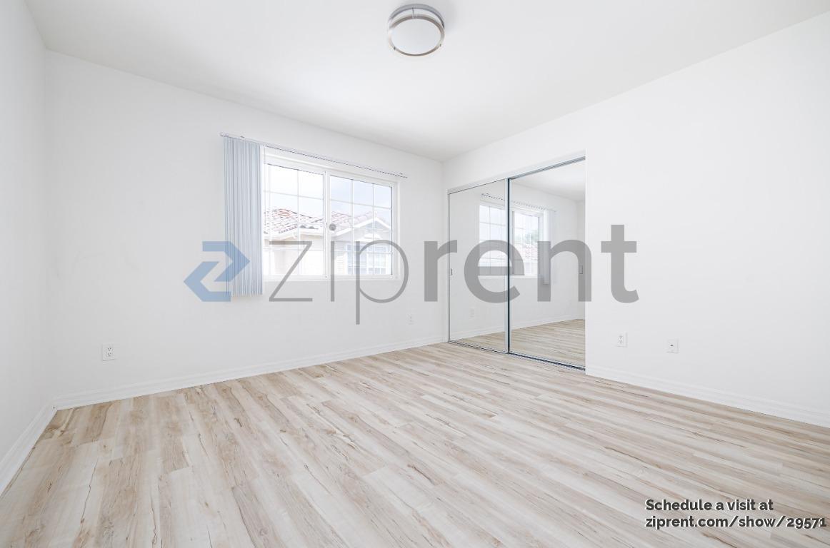 Building Photo - Unit