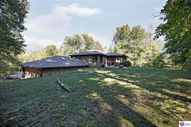 Building Photo - 306 Forest Trce