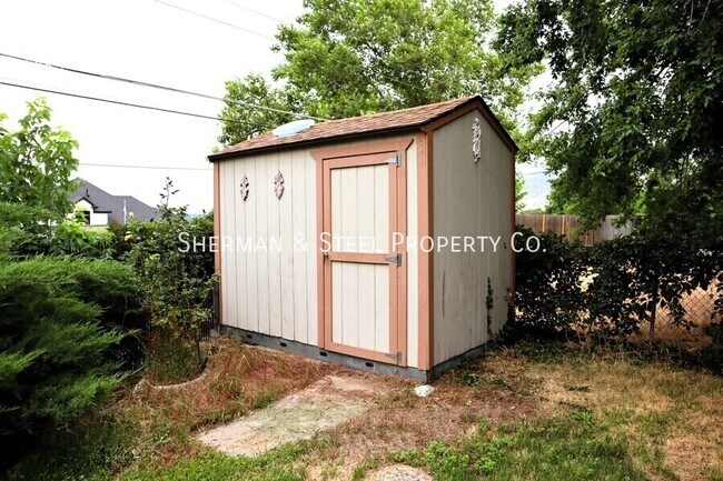 Building Photo - 1866 S Davis Blvd