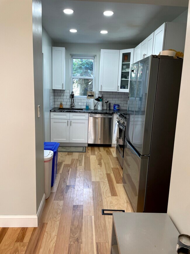 Building Photo - 2729 Reno St