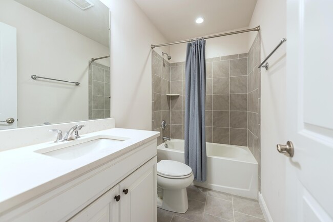 Building Photo - 3075 N Spurway Dr