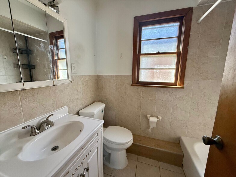 Building Photo - 749 Cleveland Ave