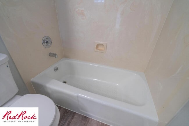 Building Photo - Remodeled 2 Bedroom Townhome. Pet Friendly!